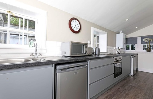 Drylaw Villa | Blossom Mansion - Ten Bedroom Villa, Sleeps 24