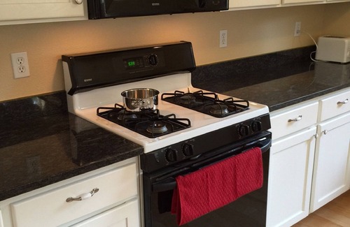 Historic Railroad District House | BLOSSOM VIEW COTTAGES: Luxurious 3 Bedroom + Den Near Theaters, Downtown