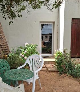 Malmesbury Apartment | Blou Porselein Guestfarm
