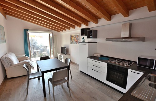 Marciaga Apartment | Blue Apartment in Marciaga di Costermano