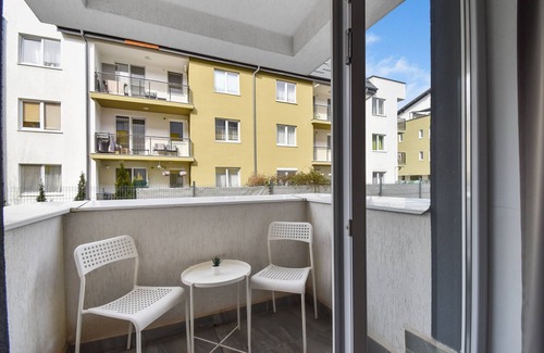Brasov City Centre Apartment | Blue Apartment near Shopping City Brasov