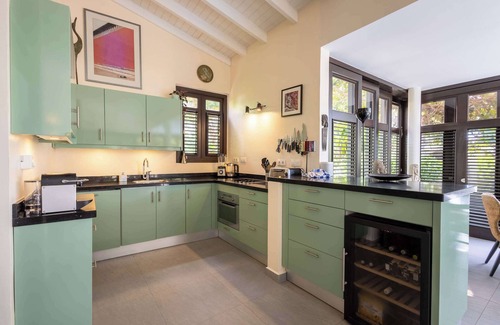 Sint Michiel Apartment | Blue Bay's Tropical Art Escape