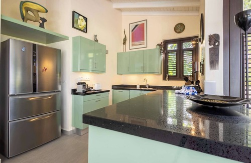 Sint Michiel Apartment | Blue Bay's Tropical Art Escape