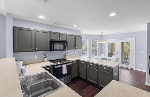 Charleston House | Blue Belle - Across from Pool near Credit One