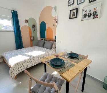 Ermoupoli Hotel | Blue Bergamote - Pop Culture Suite
