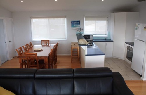 Warrenben House | Blue Breeze - 4 bedroom Double story home - Close to the beach and Inns National Park