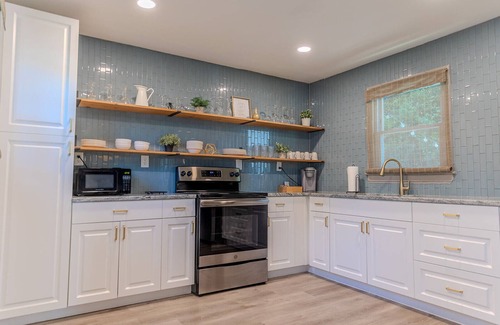Covington House | Blue Bungalow w/Free Golf Cart
