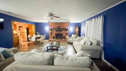Hillister House | Blue Casita