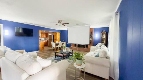 Hillister House | Blue Casita