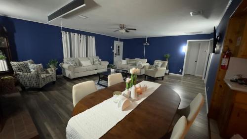 Hillister House | Blue Casita