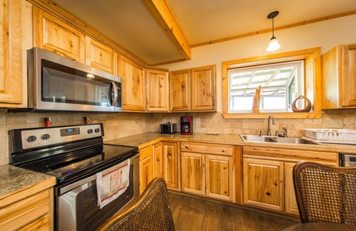 Edgemont Cabin | Blue Clouds Resort Lodge