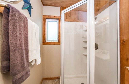Edgemont Cabin | Blue Clouds Resort Rustic Charm