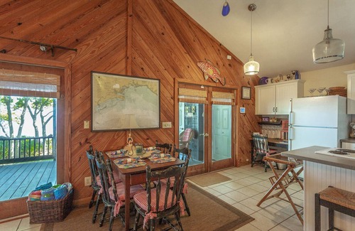 Carrabelle House | Blue Crab Shack 2BR/2BA w/Loft Area and dock!