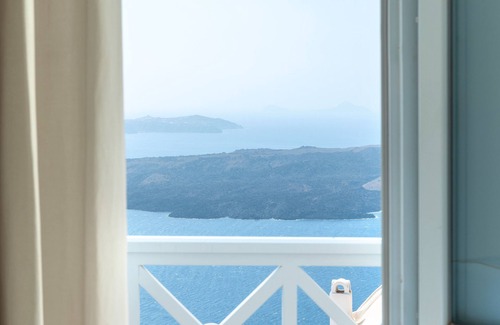 Firostefani Hotel | Blue Dolphins Apartments & Suites