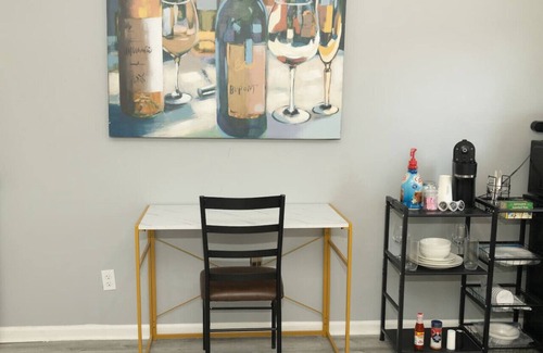 West End Condo | Blue Door Retreat: Home Near Downtown