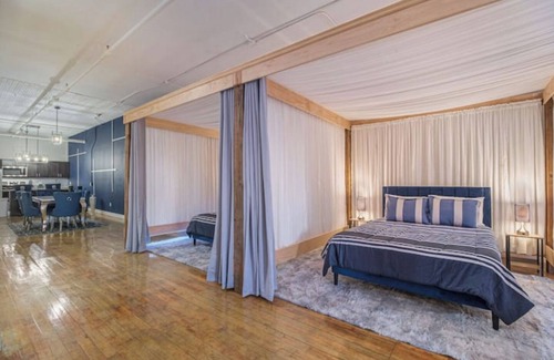 Detroit Apartment | Blue Dream Downtown/POOL TABLE