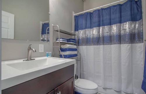 Detroit Apartment | Blue Dream Downtown/POOL TABLE