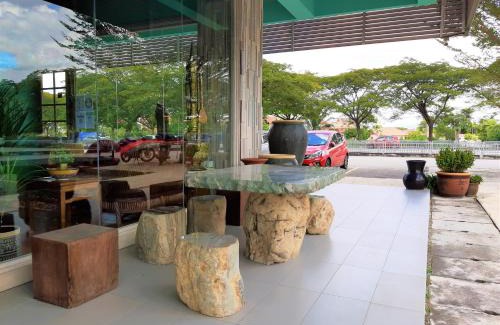 Kepala Batas Hotel | Blue Eyes Hotel