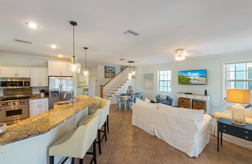 Holmes Beach House | Blue Haven Beach House: 3BR/3BA Pool Home Steps to Beach