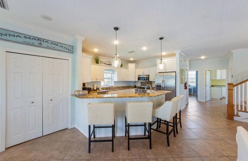 Holmes Beach House | Blue Haven Beach House: 3BR/3BA Pool Home Steps to Beach
