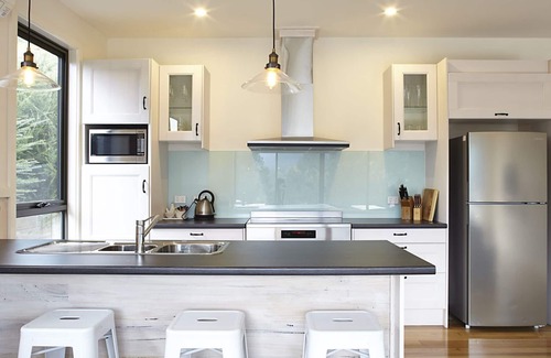 Bright House | BLUE Haven In Bright Victoria