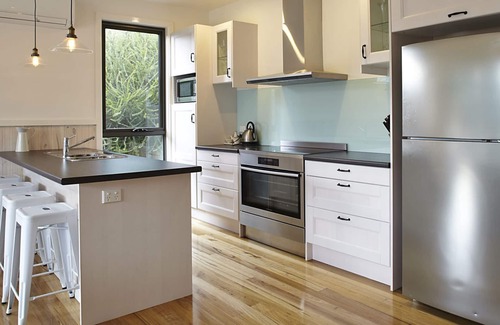 Bright House | BLUE Haven In Bright Victoria