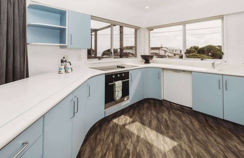 New Plymouth House | Blue Haven on Waterfront with Views
