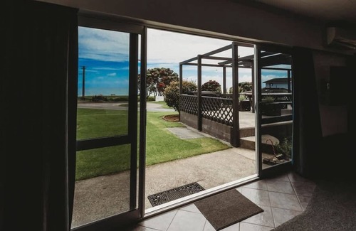 New Plymouth House | Blue Haven on Waterfront with Views