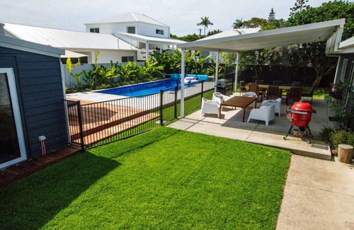 Golden Beach House | Blue Haven. Room for your boat, caravan and dog!