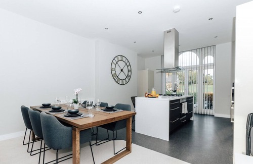 Henley-on-Thames Condo | Blue Heron - 2 Bedroom Apt with 2 parking spaces
