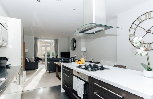 Henley-on-Thames Condo | Blue Heron - 2 Bedroom Apt with 2 parking spaces