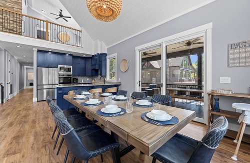 Lake Norman of Catawba House | Blue Heron & Gray Fox by AvantStay | 2 Lakefront Homes, Sleeps 44, Pools