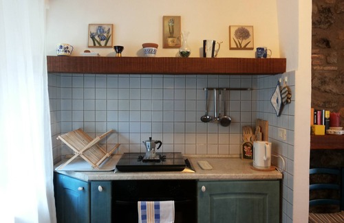 Castel Cellesi House | BLUE HOUSE -CASA BLU - near CIVITA DI BAGNOREGIO- Etruscan Italy