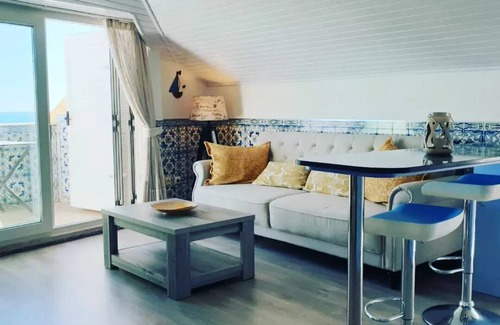 Aldeia do Meco Apartment | BLUE HOUSE SESIMBRA facing California beach, with garage