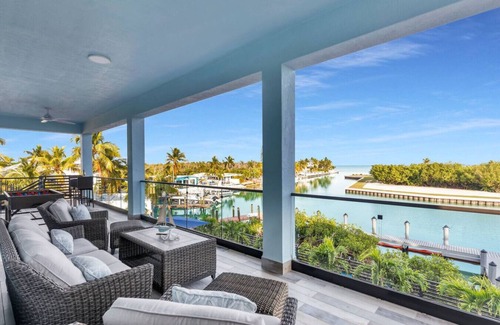 Marathon Apartment | 🏝🌊 Blue Island at Marathon -Sunrise Views -Pool- Dock-near Sombrero Beach