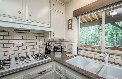 Shaver Lake Cabin | Blue Jay Cabin - Location Goals + Tub Time