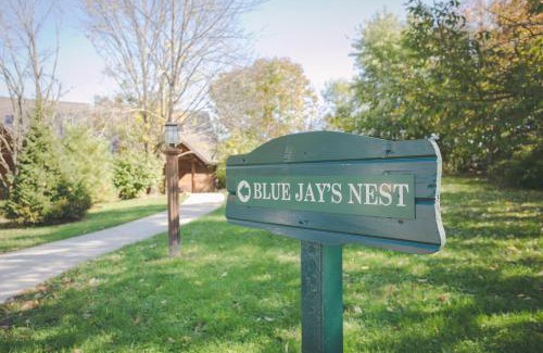 Millersburg House | Blue Jays Nest Cabin by Amish Country Lodging