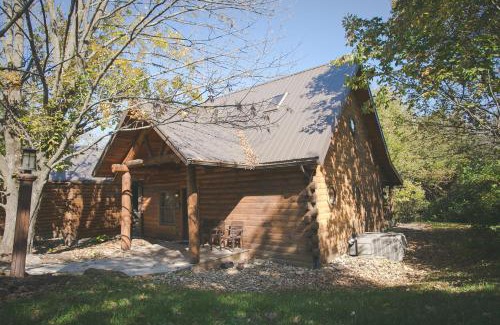 Millersburg House | Blue Jays Nest Cabin by Amish Country Lodging