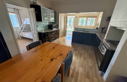 Port Vincent Apartment | Blue Line Unit 1 Great Location! Close to amenities! Off Peak Special!