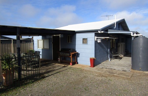 Port Vincent Apartment | Blue Line Unit 6 - Great location! Close to all amenities! Off Peak Special