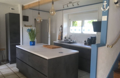 Penmarch House | Blue longere by the sea