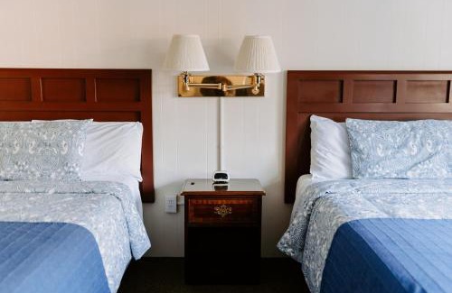 Lake George Hotel | Blue Moon Motel