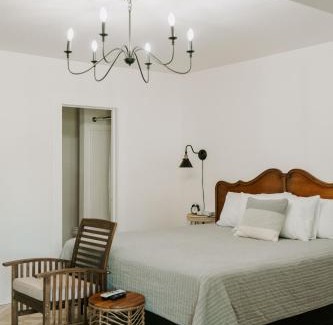 Lake George Hotel | Blue Moon Motel