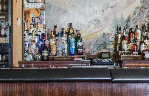 Cameron Resort | Blue Moon Saloon