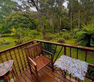 Hazelbrook Apartment | Blue Mountains Ferncreek studio retreat pet friendly