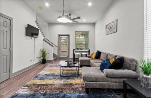 Spring Branch West Villa | Blue Oasis - Serene & Spacious 3BR Escape