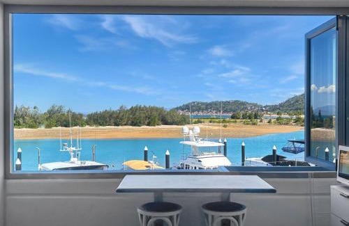 Nelly Bay Hotel | Blue on Blue Studio Room 1272