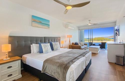 Nelly Bay Hotel | Blue on Blue Studio Room 1362