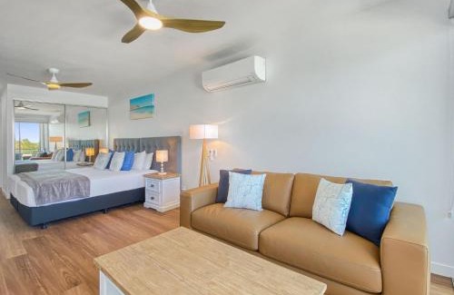 Nelly Bay Hotel | Blue on Blue Studio Room 1362
