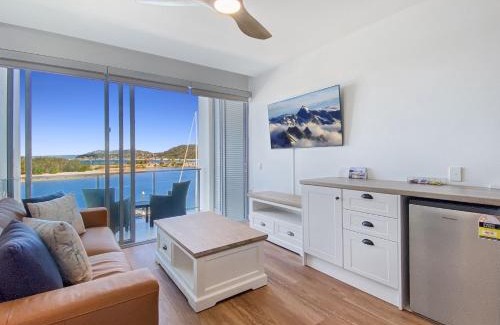 Nelly Bay Hotel | Blue on Blue Studio Room 1362